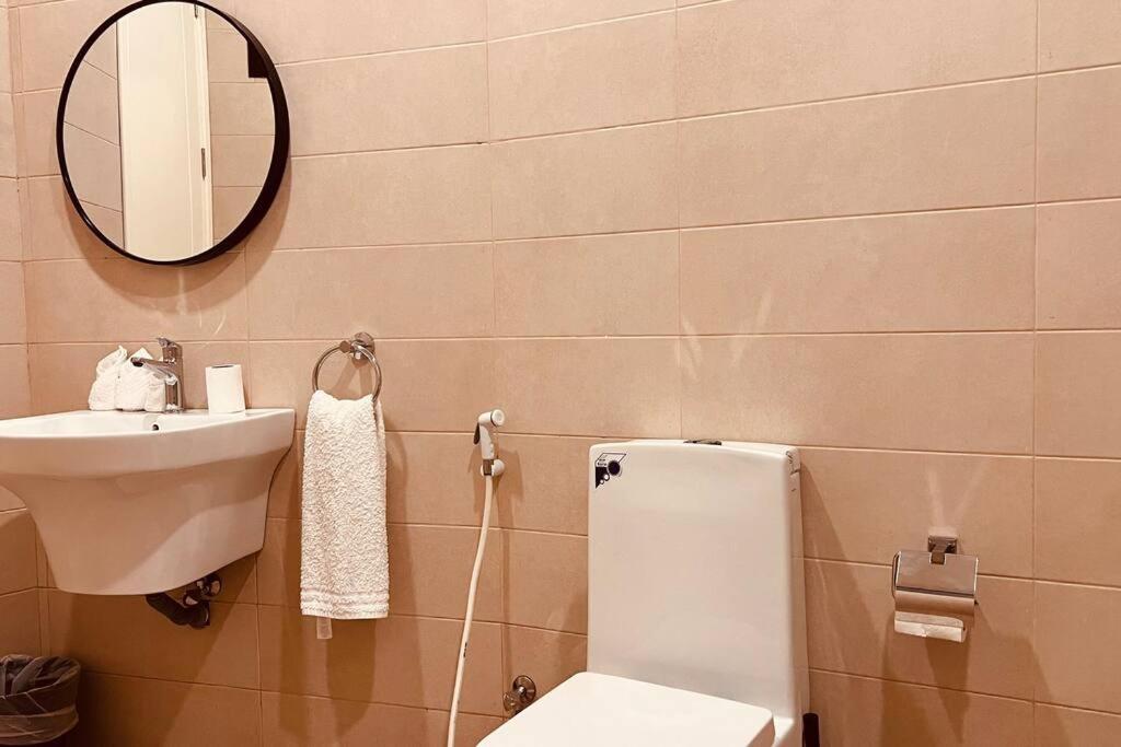 One Guest Place 2bhk Near The Apartment