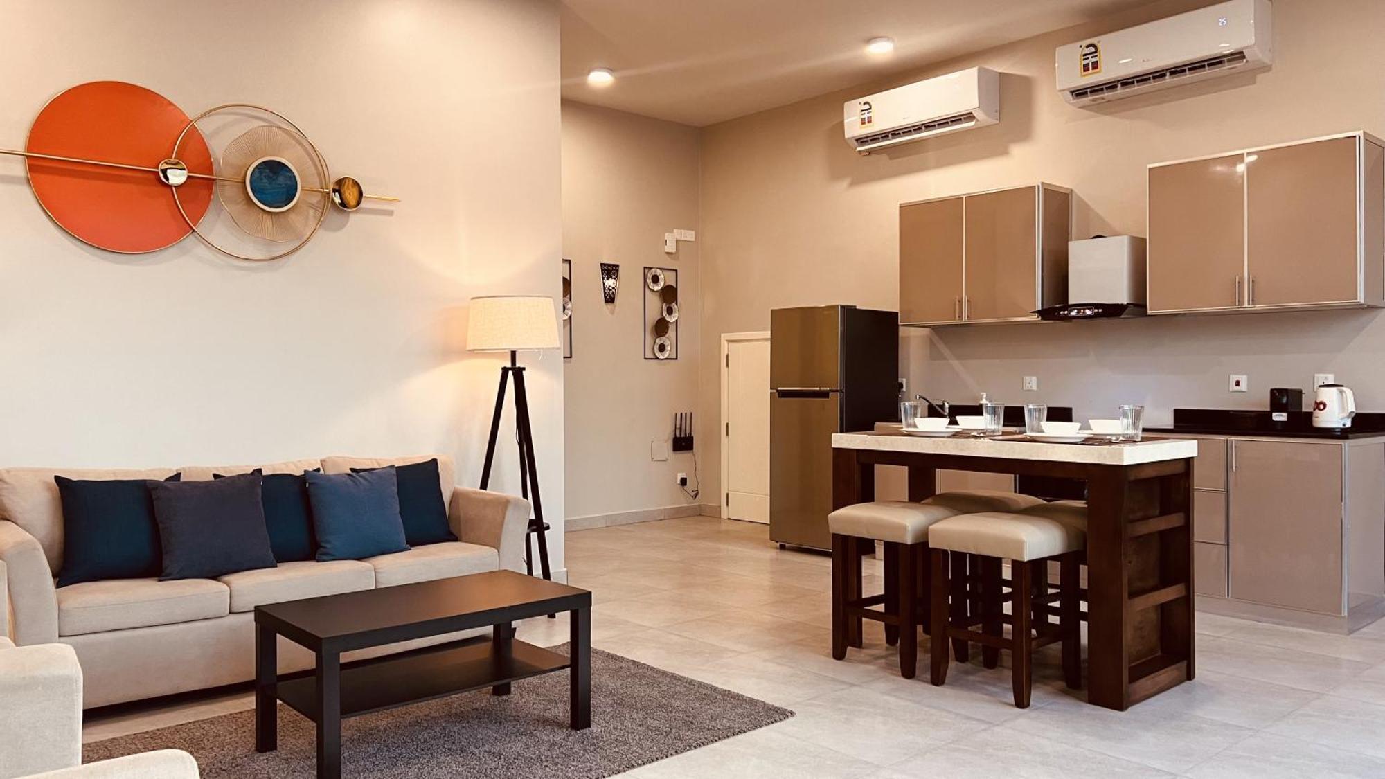 One Guest Place 2bhk Near The Apartment *
